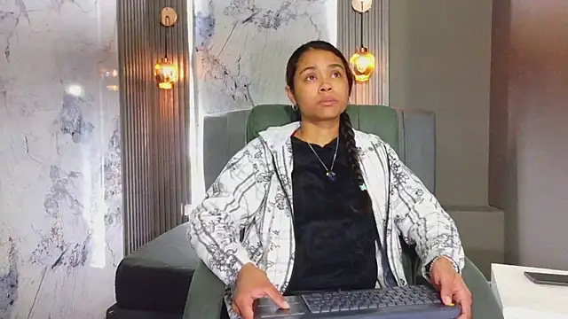 Snapshot of Kristall_06 chatting on December 2, 2025, 2:45 am Kristall 06 online show from December 2, 2025, 2:45 am