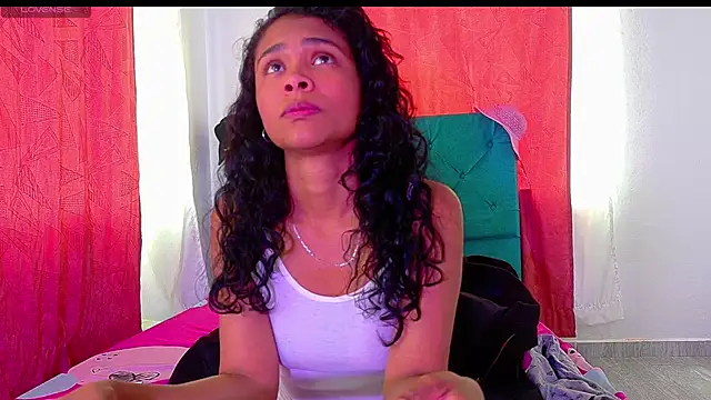 Snapshot of Kristall_06 chatting on June 14, 2026, 4:30 pm Kristall 06 online show from June 14, 2026, 4:30 pm