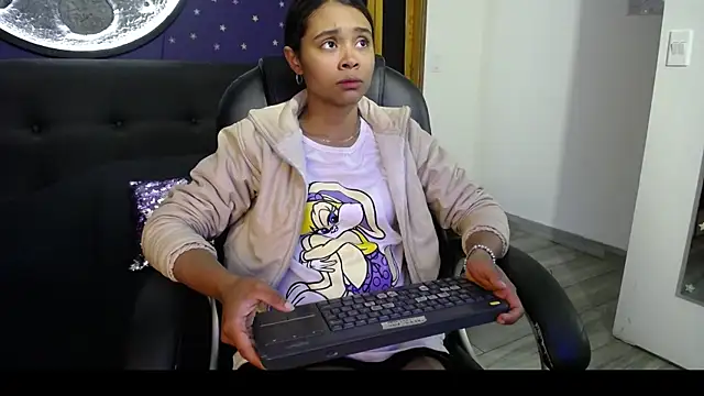 Snapshot of Kristall_06 chatting on November 25, 2025, 3:23 pm Kristall 06 online show from November 25, 2025, 3:23 pm