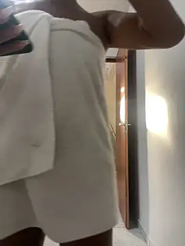 Katianesantos online show from February 18, 2026, 8:05 pm