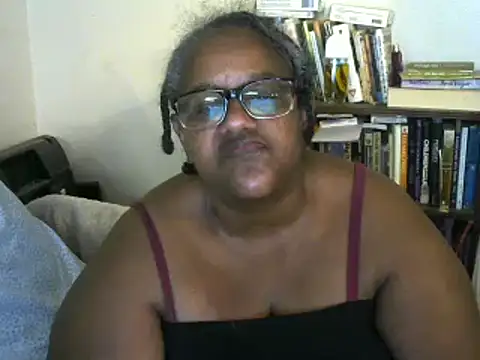 RobynOz online show from March 13, 2025, 11:51 am