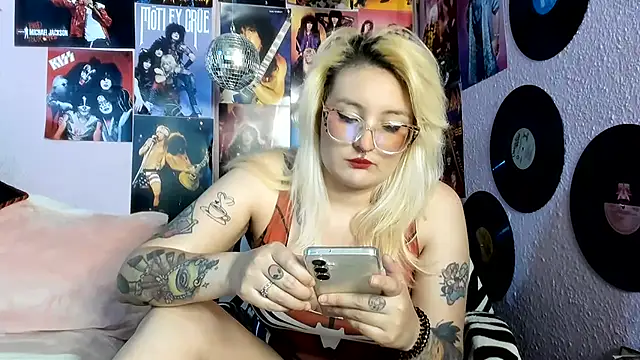 Snapshot of Avril_Maria chatting on July 21, 2026, 9:16 pm Avril Maria online show from July 21, 2026, 9:16 pm