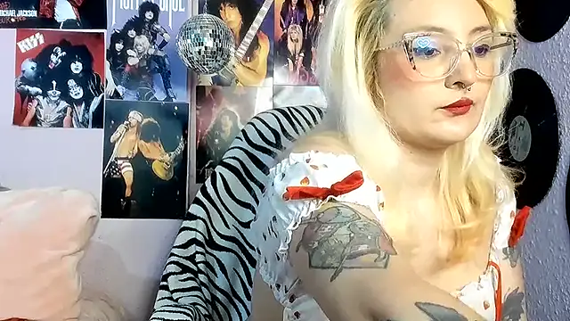 Snapshot of Avril_Maria chatting on June 23, 2026, 7:34 pm Avril Maria online show from June 23, 2026, 7:34 pm