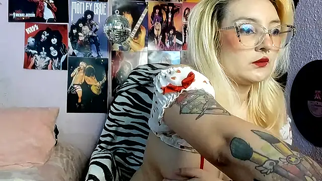 Snapshot of Avril_Maria chatting on July 26, 2026, 6:37 pm Avril Maria online show from July 26, 2026, 6:37 pm