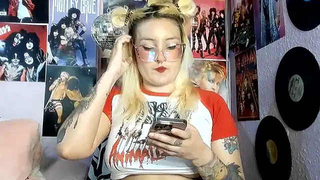 Snapshot of Avril_Maria chatting on July 23, 2026, 1:58 am Avril Maria online show from July 23, 2026, 1:58 am