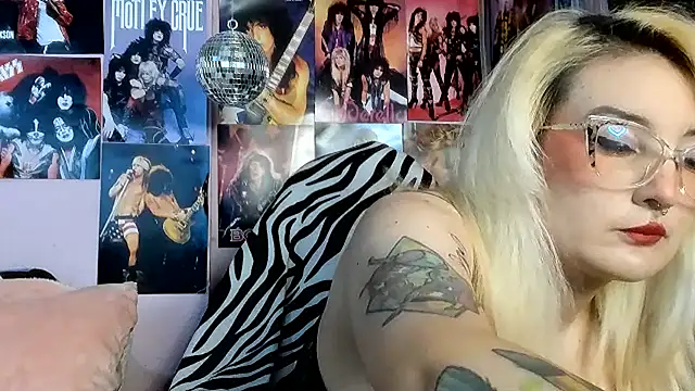 Snapshot of Avril_Maria chatting on July 23, 2026, 7:21 pm Avril Maria online show from July 23, 2026, 7:21 pm
