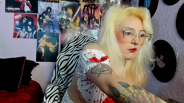 Snapshot of Avril_Maria chatting on May 17, 2026, 3:12 pm Avril Maria online show from May 17, 2026, 3:12 pm