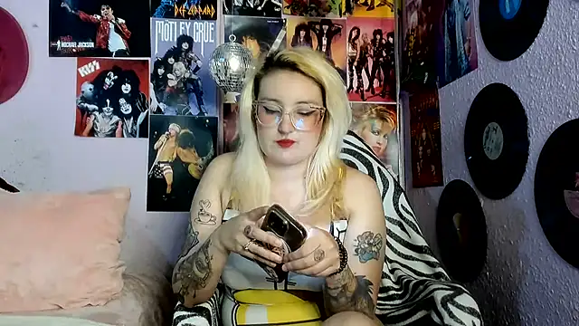 Snapshot of Avril_Maria chatting on July 25, 2026, 7:20 pm Avril Maria online show from July 25, 2026, 7:20 pm