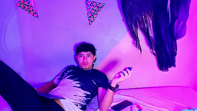 Laura and Kevin online show from October 28, 2025, 1:43 pm