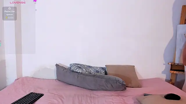 Lia Rousse0 online show from October 27, 2025, 7:04 pm