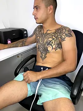 Snapshot of AndrewGmz chatting on November 16, 2025, 2:16 am AndrewGmz online show from November 16, 2025, 2:16 am