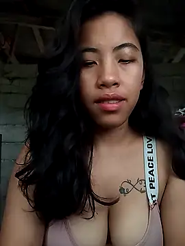 Snapshot of Yapsyxx chatting on October 21, 2025, 12:43 am Yapsyxx online show from October 21, 2025, 12:43 am