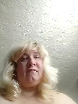 Snapshot of GlamMilena chatting on February 24, 2025, 12:37 pm GlamMilena online show from February 24, 2025, 12:37 pm