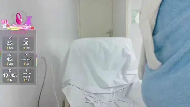 Snapshot of E-cup2 chatting on November 21, 2025, 2:05 pm E-cup2 online show from November 21, 2025, 2:05 pm