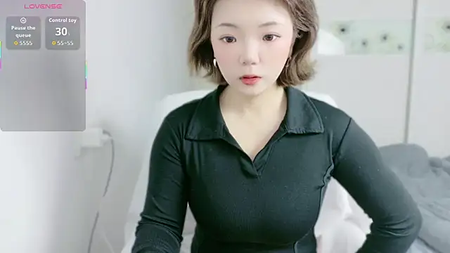 Snapshot of E-cup2 chatting on November 12, 2025, 12:20 pm E-cup2 online show from November 12, 2025, 12:20 pm