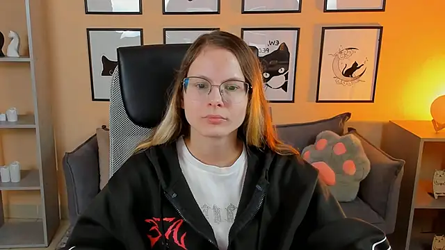 Carrie Rose online show from September 12, 2025, 4:23 am