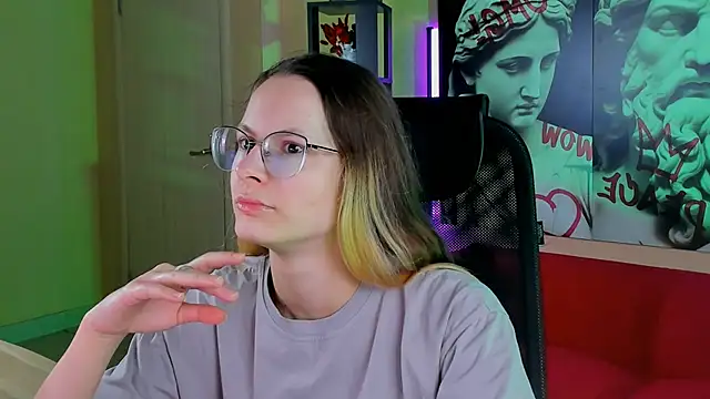 Carrie Rose online show from September 30, 2025, 4:07 am