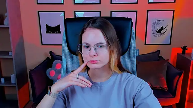 Carrie Rose online show from October 14, 2025, 4:13 am