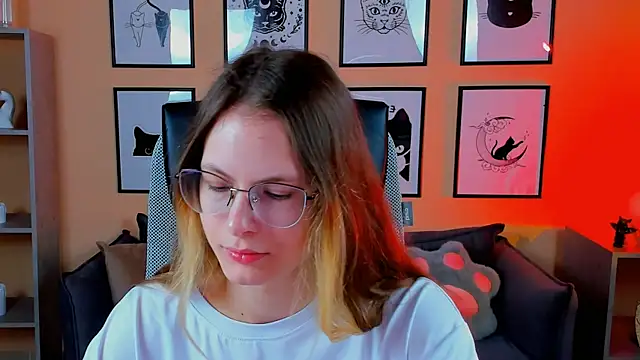 Carrie Rose online show from September 19, 2025, 4:16 am