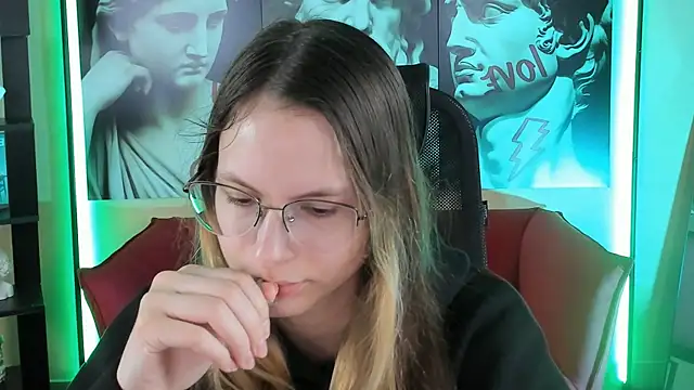 Carrie Rose online show from September 15, 2025, 4:13 am