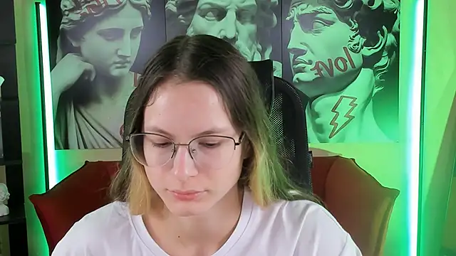 Carrie Rose online show from September 24, 2025, 4:19 am