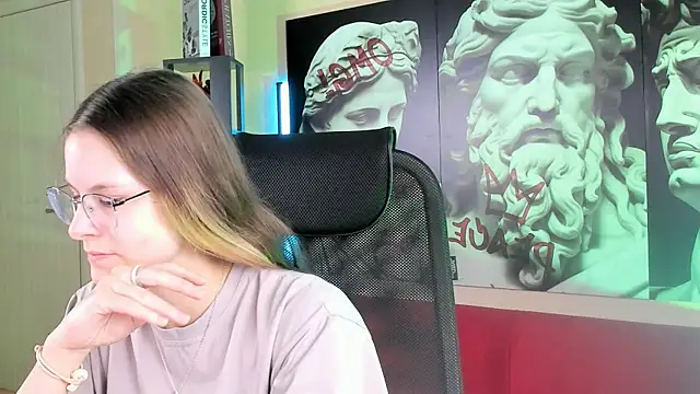 Carrie Rose online show from September 29, 2025, 4:19 am