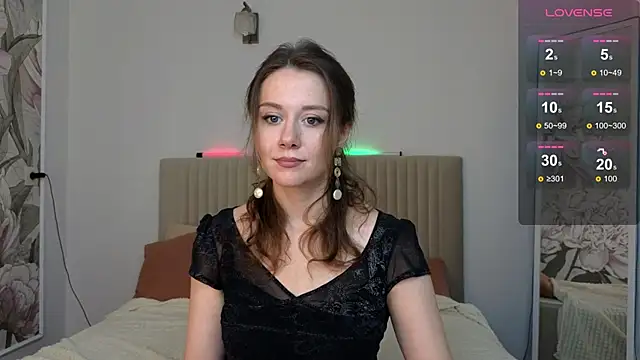 SkyHelen online show from September 24, 2025, 5:03 am