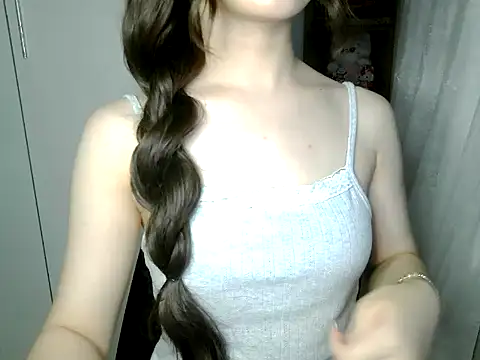 Snapshot of Annabelle-e chatting on May 19, 2026, 5:20 pm Annabelle-e online show from May 19, 2026, 5:20 pm