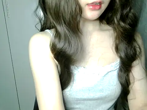 Snapshot of Annabelle-e chatting on June 1, 2026, 5:23 pm Annabelle-e online show from June 1, 2026, 5:23 pm
