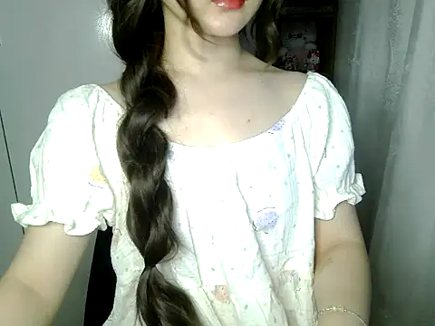 Snapshot of Annabelle-e chatting on May 20, 2026, 7:11 pm Annabelle-e online show from May 20, 2026, 7:11 pm