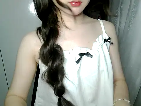 Snapshot of Annabelle-e chatting on May 31, 2026, 7:03 pm Annabelle-e online show from May 31, 2026, 7:03 pm