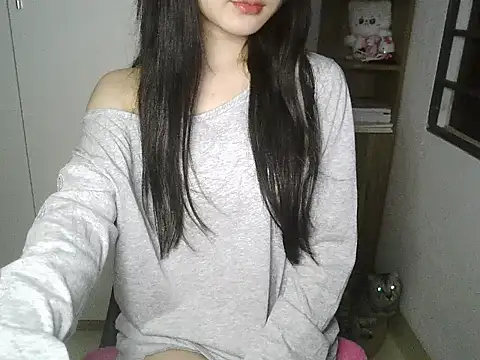 Snapshot of Annabelle-e chatting on October 7, 2025, 5:36 pm Annabelle-e online show from October 7, 2025, 5:36 pm