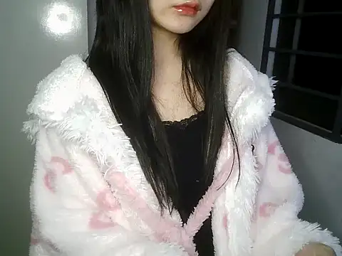 Snapshot of Annabelle-e chatting on November 18, 2025, 9:18 pm Annabelle-e online show from November 18, 2025, 9:18 pm