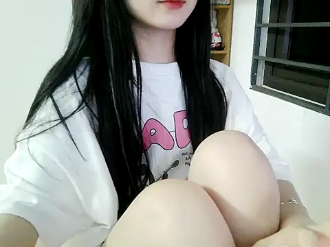 Snapshot of Annabelle-e chatting on October 11, 2025, 6:42 pm Annabelle-e online show from October 11, 2025, 6:42 pm