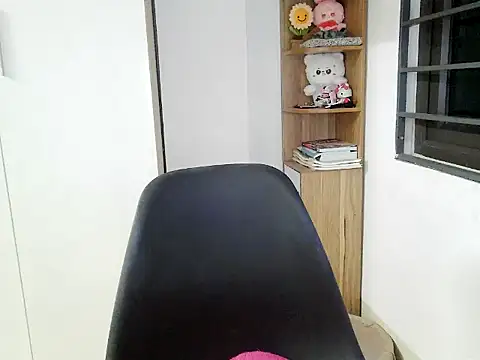 Snapshot of Annabelle-e chatting on October 24, 2025, 3:55 pm Annabelle-e online show from October 24, 2025, 3:55 pm