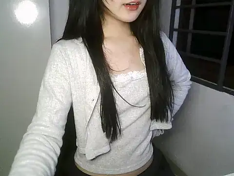 Snapshot of Annabelle-e chatting on October 31, 2025, 2:57 pm Annabelle-e online show from October 31, 2025, 2:57 pm