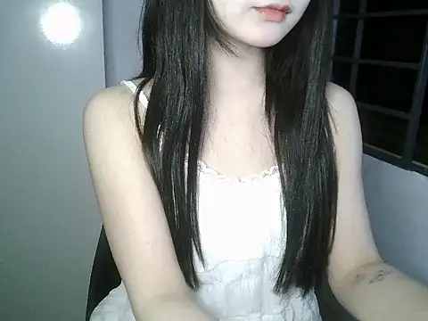 Snapshot of Annabelle-e chatting on November 21, 2025, 4:17 pm Annabelle-e online show from November 21, 2025, 4:17 pm