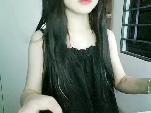 Snapshot of Annabelle-e chatting on October 18, 2025, 6:32 pm Annabelle-e online show from October 18, 2025, 6:32 pm