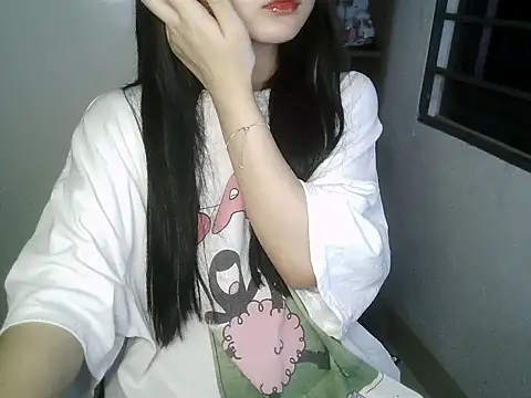 Snapshot of Annabelle-e chatting on October 10, 2025, 5:36 pm Annabelle-e online show from October 10, 2025, 5:36 pm