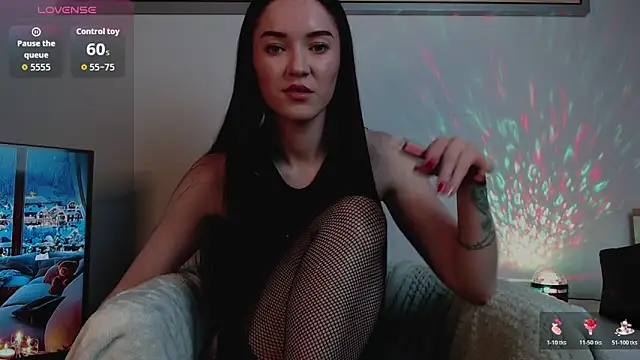 Snapshot of Veliora chatting on November 10, 2025, 8:03 pm Veliora online show from November 10, 2025, 8:03 pm