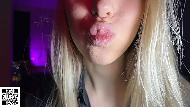 Snapshot of ElysiaXo chatting on November 28, 2025, 11:38 pm ElysiaXo online show from November 28, 2025, 11:38 pm