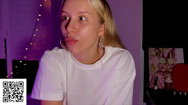 Snapshot of ElysiaXo chatting on November 8, 2025, 10:13 pm ElysiaXo online show from November 8, 2025, 10:13 pm