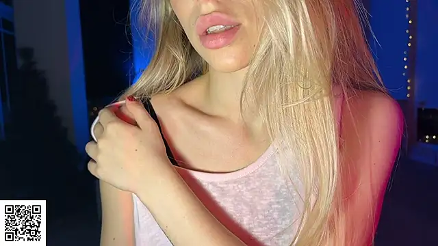 Snapshot of ElysiaXo chatting on December 14, 2025, 9:20 pm ElysiaXo online show from December 14, 2025, 9:20 pm