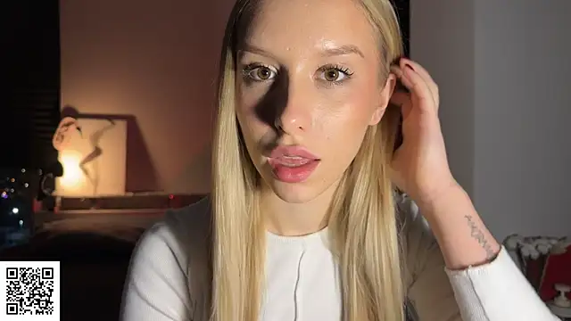 Snapshot of ElysiaXo chatting on December 13, 2025, 11:55 pm ElysiaXo online show from December 13, 2025, 11:55 pm