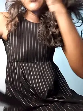 Snapshot of venuki_ihalagamage chatting on May 3, 2026, 4:32 pm venuki ihalagamage online show from May 3, 2026, 4:32 pm
