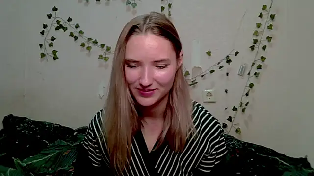 Snapshot of _kikiclark__ chatting on November 7, 2025, 8:57 pm kikiclark online show from November 7, 2025, 8:57 pm