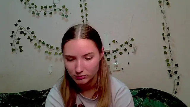 Snapshot of _kikiclark__ chatting on November 13, 2025, 8:57 pm kikiclark online show from November 13, 2025, 8:57 pm