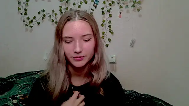 Snapshot of _kikiclark__ chatting on October 29, 2025, 9:03 pm kikiclark online show from October 29, 2025, 9:03 pm