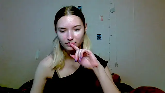 Snapshot of _kikiclark__ chatting on October 9, 2025, 12:06 pm kikiclark online show from October 9, 2025, 12:06 pm