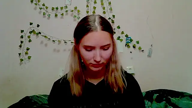 Snapshot of _kikiclark__ chatting on November 22, 2025, 5:45 pm kikiclark online show from November 22, 2025, 5:45 pm